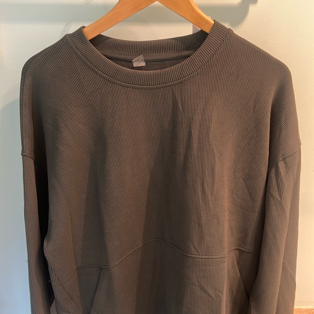 Reitman’s hyba light sweatshirt with front pouch and drawstring